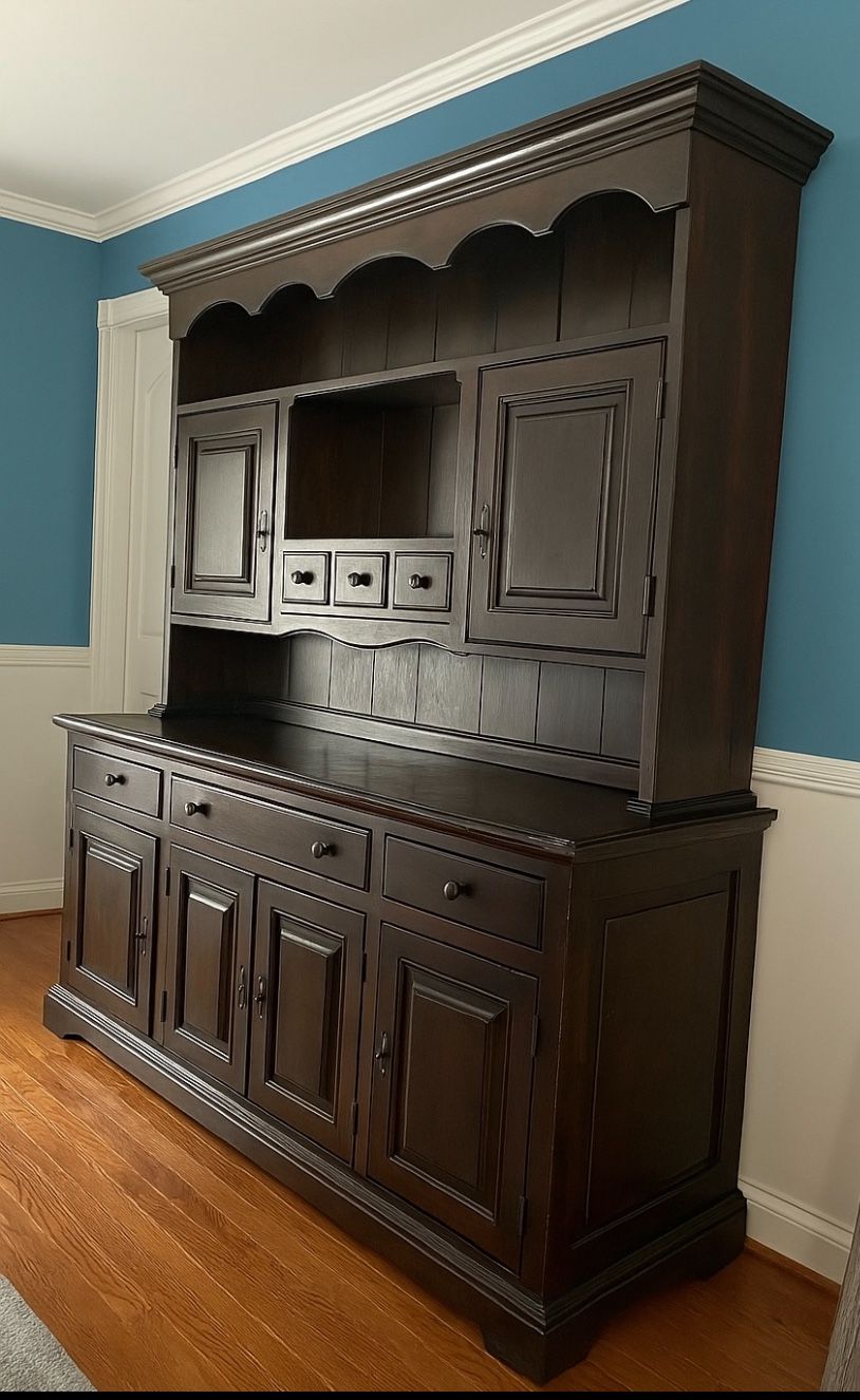 Solid Wood China Cabinet / Hutch – Excellent Condition