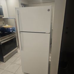 Used 18cuft Refrigerator For Sale