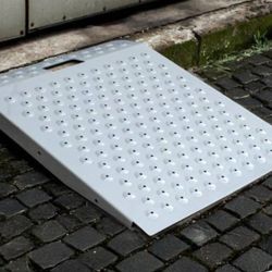 New  29" X 24" Shed / door Ramp