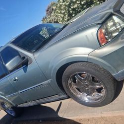 2005 Lincoln Navigator