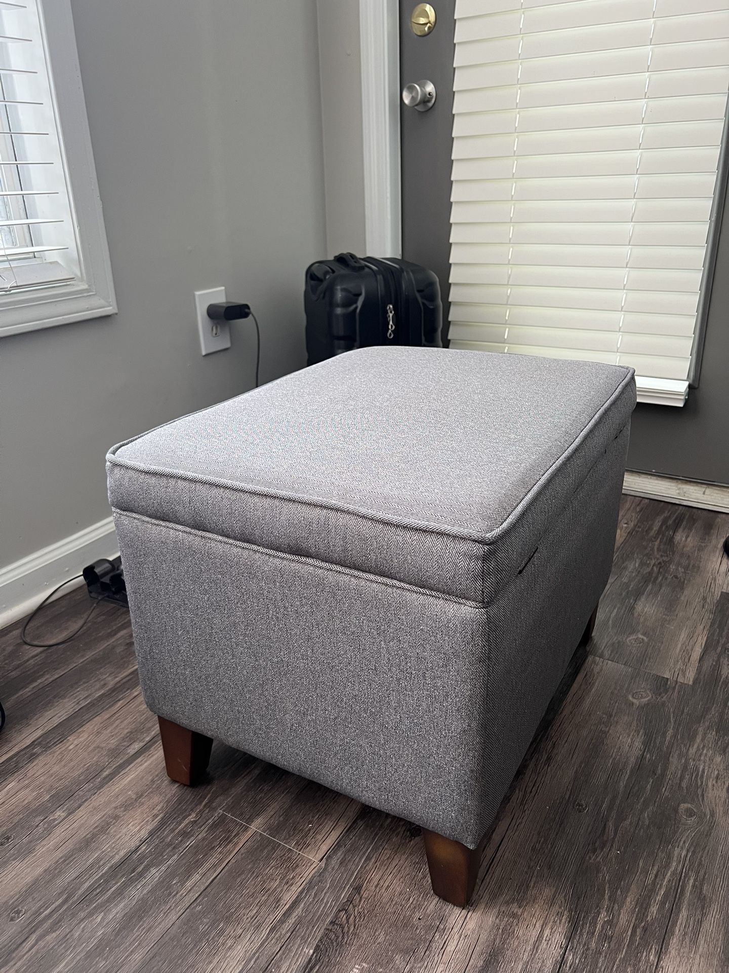 Storage ottoman
