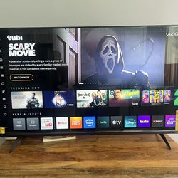 “55” TV en perfecto estado, con control remoto, todo funcionando. Listo para usar. $180 OBO (negociable). Pickup en North Philly.”