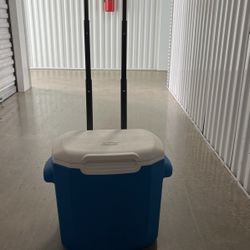 Colman Small Cooler On Wheels