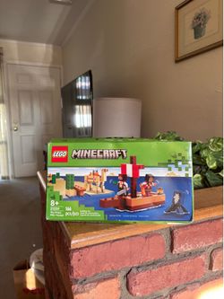 NEW LEGO Minecraft The Pirate Ship Voyage