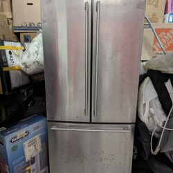 Frigidaire Refrigerator W/ Bottom Load Freezer 