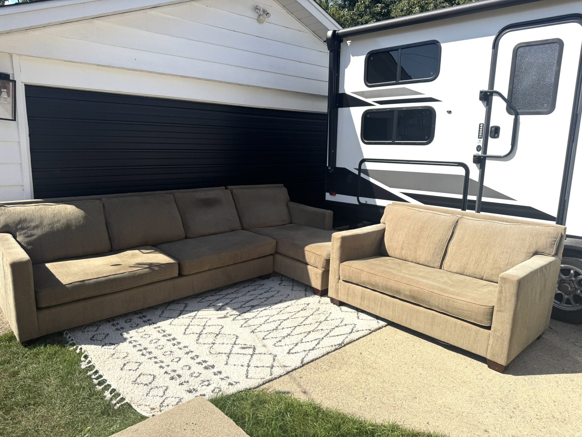 SECTIONAL AND SOFA/COUCH
