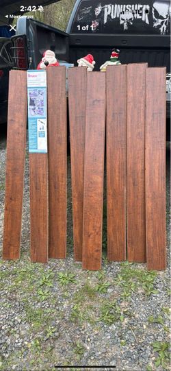 Interlocking floor board