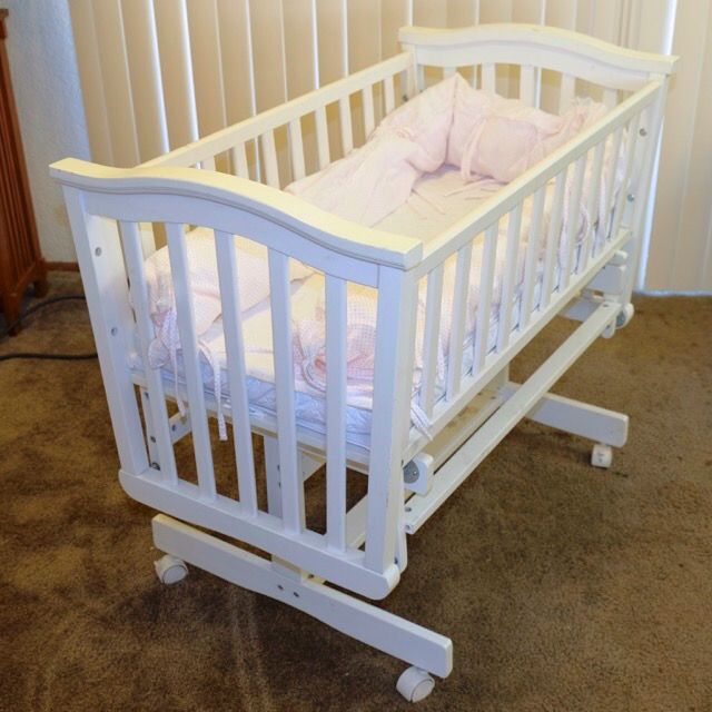 LaJobi baby Glider Cradle in white with mattress