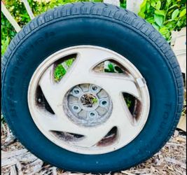 Sienna wheel and tire 215 65 15