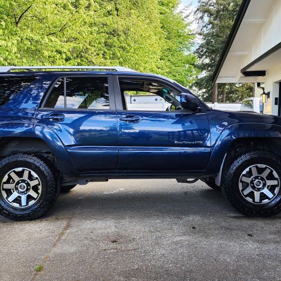 2005 Toyota 4runner Sport 4x4 Lifted on 33s