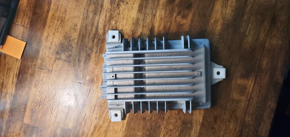 2007 - 2014 Suburban Bose Amplifier