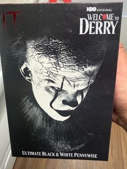 Ultimate black and white Pennywise