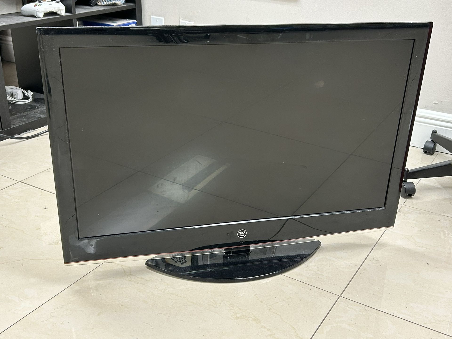 Moving Sale - 32” Westinghouse TV w/ Remote 