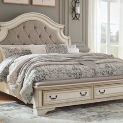 Realyn Chipped White King Storage Panel Bed

5