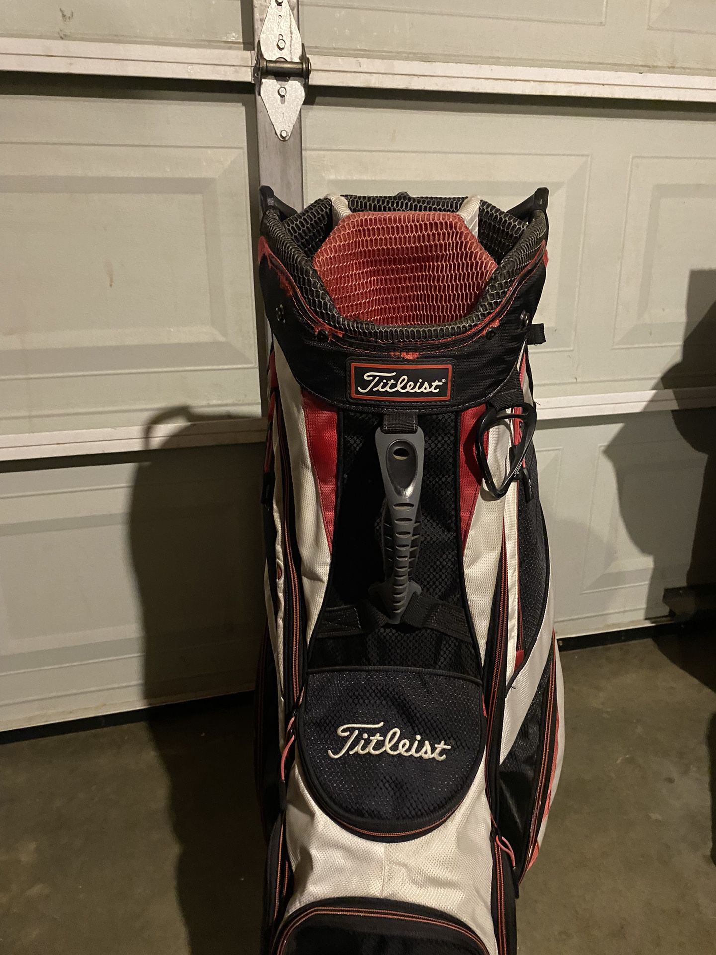 TITLEIST 14 Compartment Golfing Bag W/ built In Coolers!