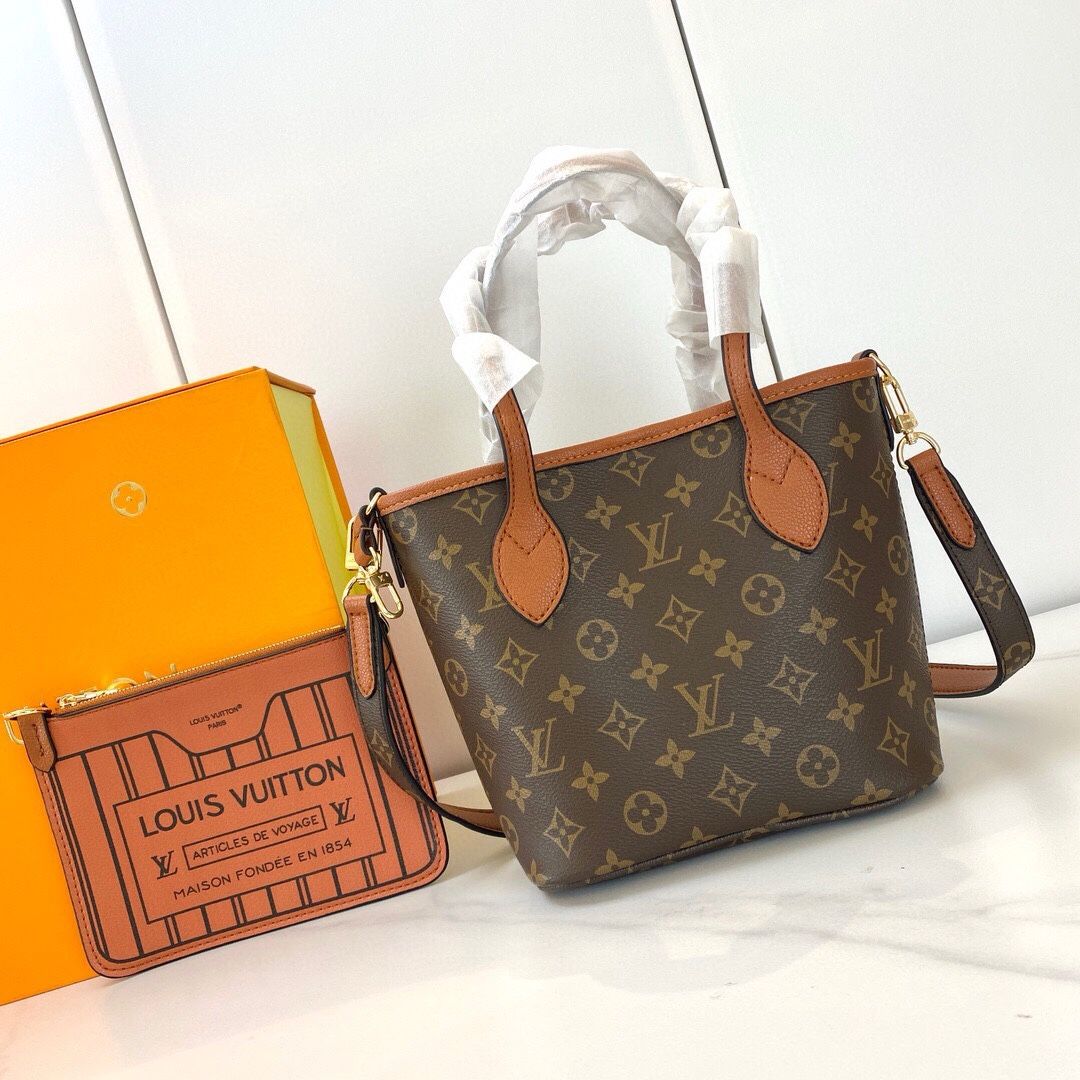 LOUIS VUITTON new bag, paired with a brand new shoulder strap, versatile for daily use, can be carried by hand, single shoulder or crossbody