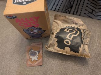 Alley Cats Fuggler keychain- Yamper