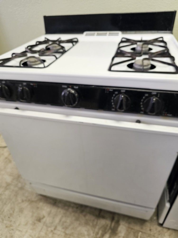 Kenmore GAS Stove Working Perfectly Fine Very Clean I Can Deliver To You 90 Days Warranty