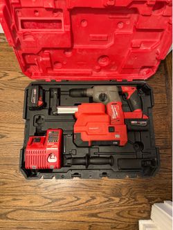 M18 FUEL 18V Lithium-Ion Brushless 1 in. Cordless SDS-Plus Rotary Hammer/Dust Extractor Kit, Two 5.0 Ah Batteries
