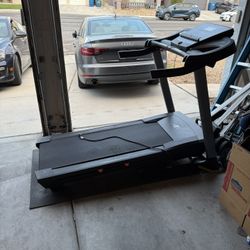 NordicTrack Treadmill – Touchscreen Console – Great Condition
