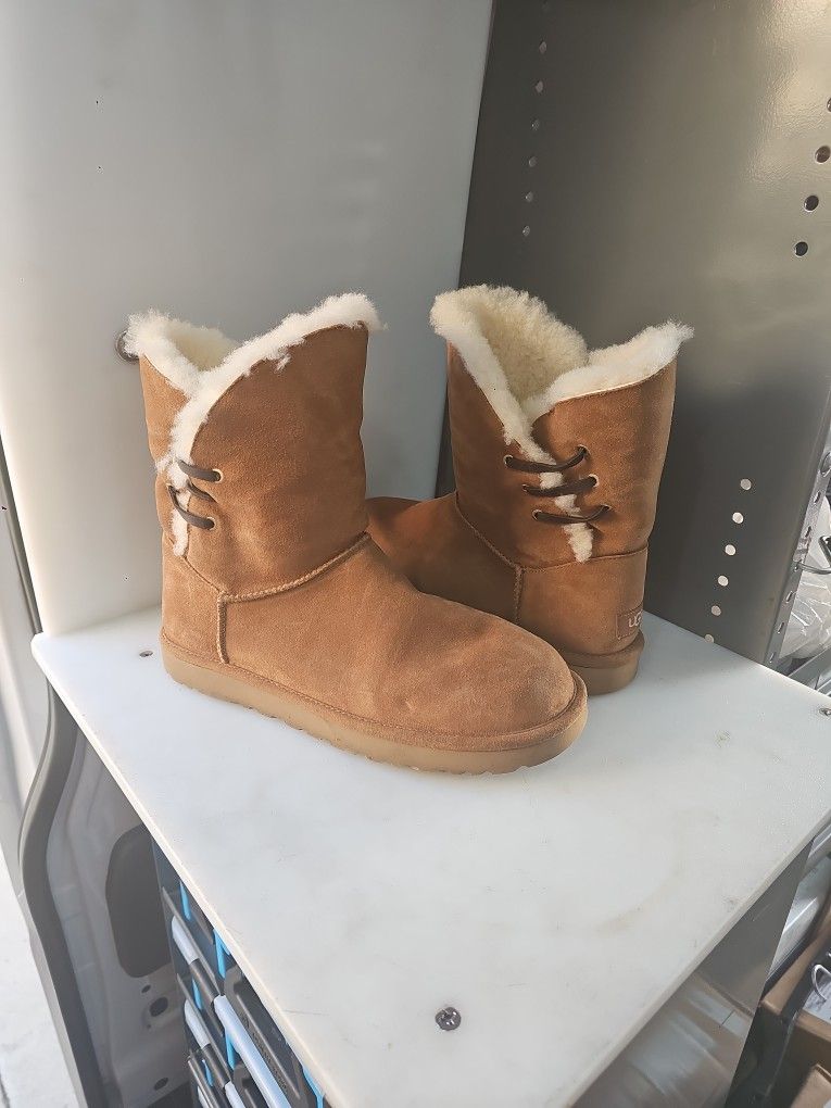 WOMENS UGG BOOT SIZE US 10