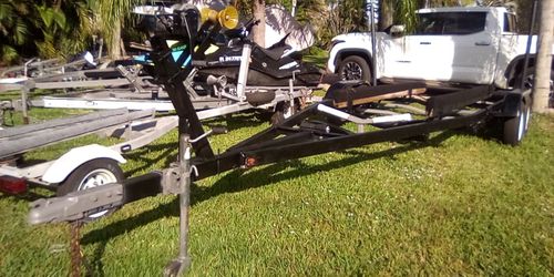 Galvanized Dual Axels Trailer Up To 26 Boat. New 14 Tires, New Lights. No Work Needed. Ready To Load....