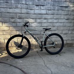 32in Giant Sxc Mountain Bike 