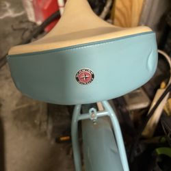 Women’s beach cruiser bike