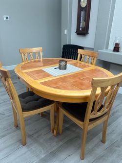 Round Tile-Top Dining Table with 4 Chairs