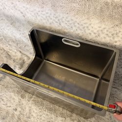 Metal cat litter box