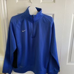 Women’s Nike ThermaFit Pullover (Large)