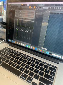 DJ Music Producer MacBook Pro