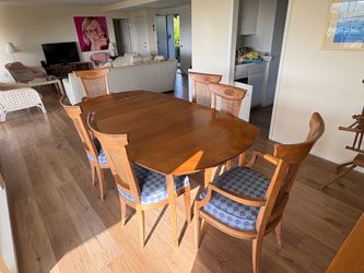 Free dining room table