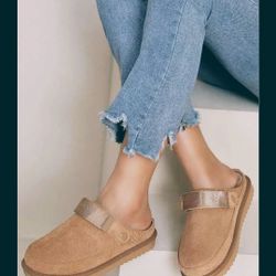 UGG  Women's  Suede Shoes Size 5 NEW!