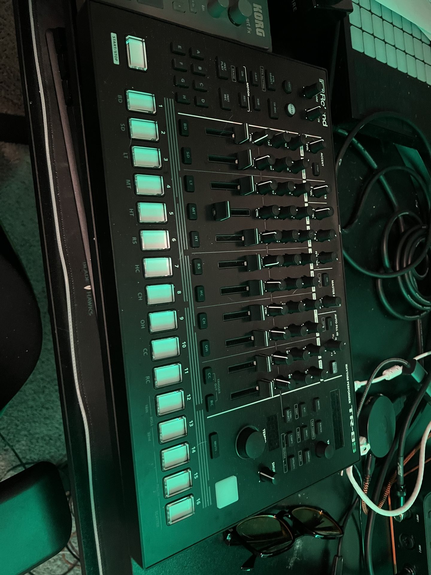 Studio MIDI Controllers & Synths TR-8S AKAI APC64 Korg Novation Launchkey 49 MK3 MIDI