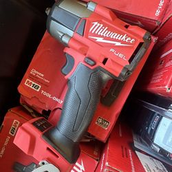 Milwaukee M18 Fuel 3/8 Compact impact Wrench 