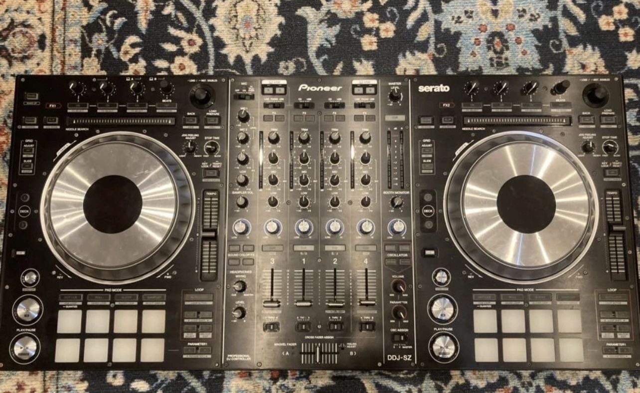PIONEER DDJ-SZ PROFESSIONAL DJ CONTROLLER WITH HARD CASE