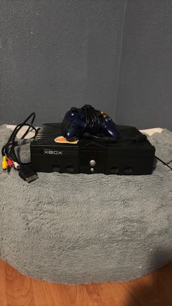 Xbox original with controller