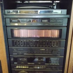 Vintage Stereo System With Speakers
