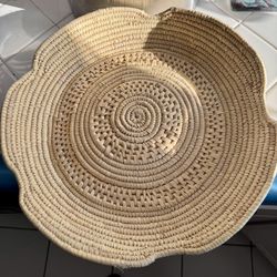 VINTAGE HAND WOVEN AFRICAN BASKET BEAUTFUL DETAILS 14” ROUND