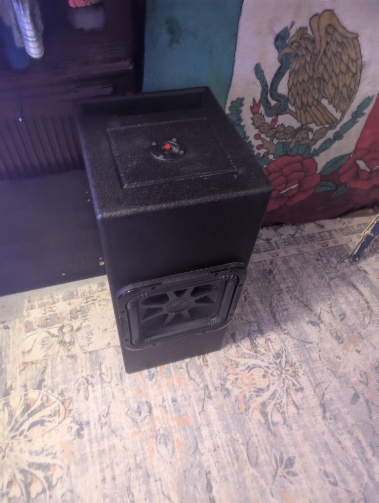 12 Inch Square Kicker Massive Bass With Extioc Xbass Custom Box Hard Fiber Glass