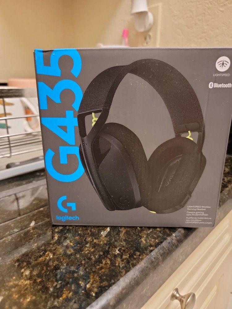 Logitech G435 Lightspeed And Wireless Bluetooth Gaming Headset 