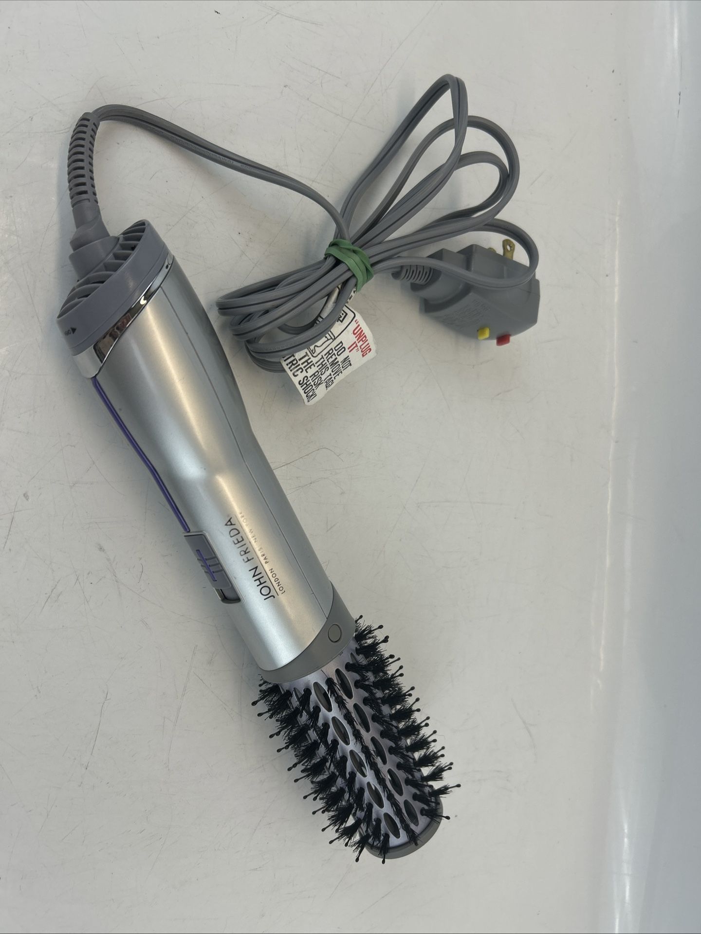 John Frieda Frizz Ease Salon Shape 1.5" Ionic Hot Air Brush Silver Model JFHA5R