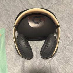 Dre Beats Headphones with hard case