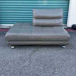 Gray Modular Chaise – Modern Design with Metal Legs