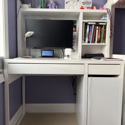 IKEA Desk With Drawers And Bookshelves 