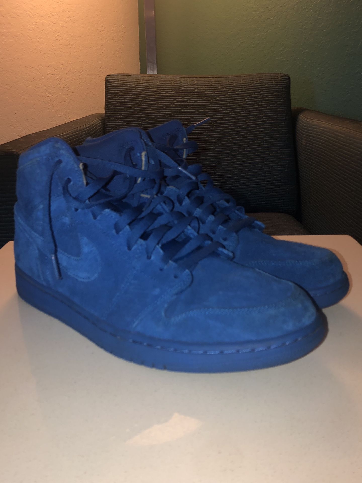 Air Jordan 1 Retro High Royal Blue Suede Sz 12