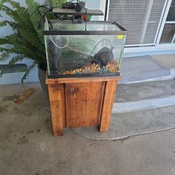 10 Gallon Aquarium & Stand 