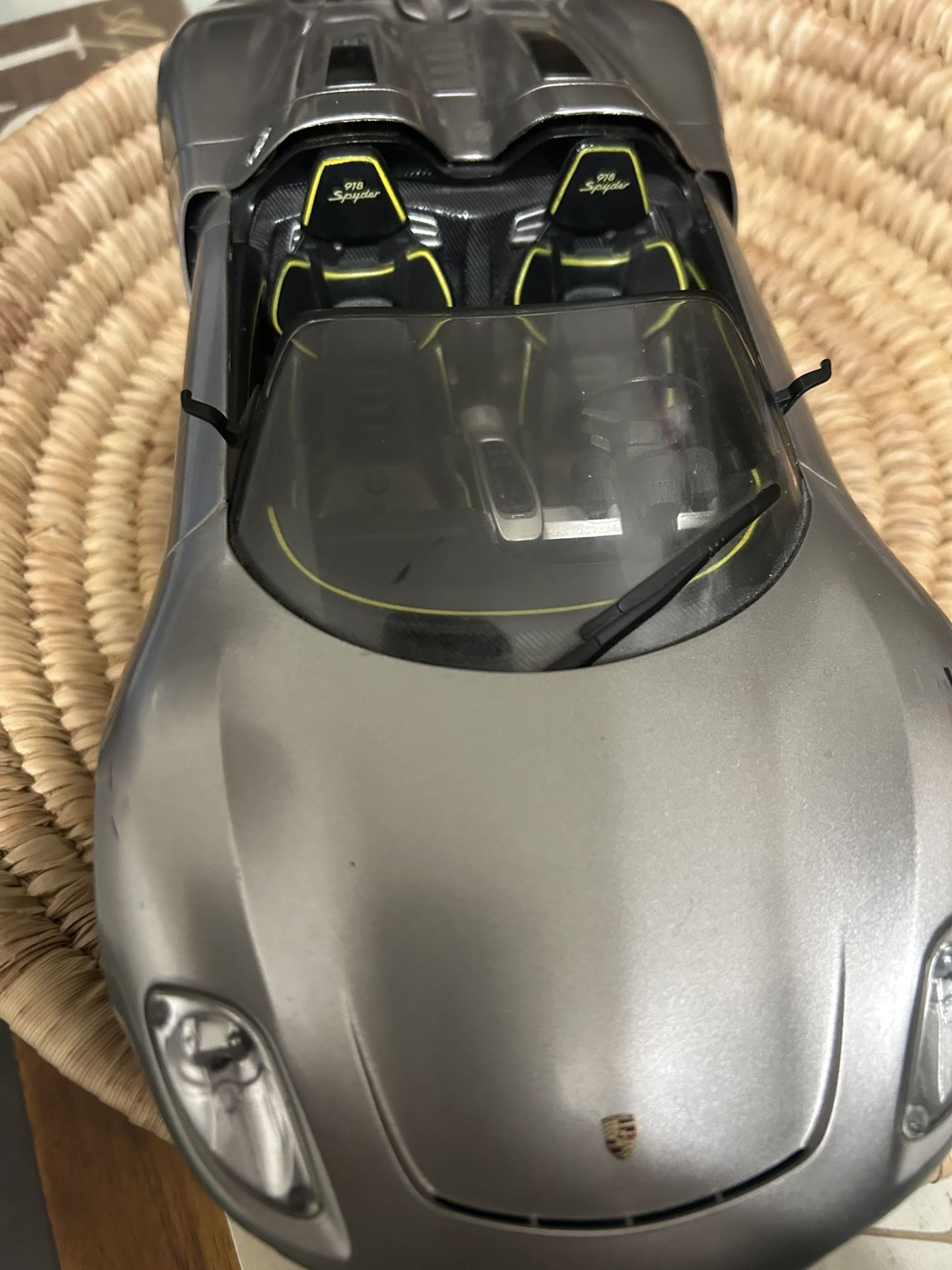 Silver scale porshe 918 spyder concept collection car. No remote.only car.