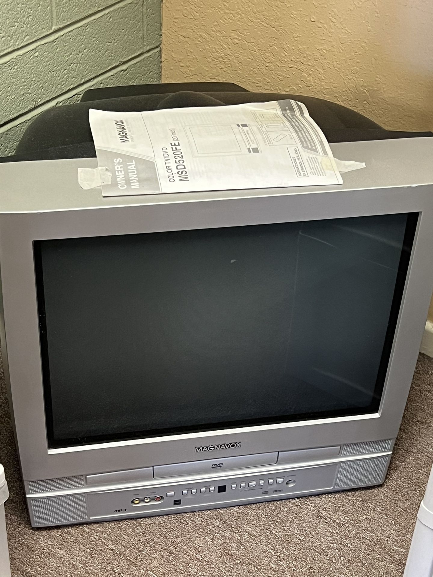 20'' TV Flat Screen CRT Television Gaming DVD Combo Color Magnavox MSD520FE